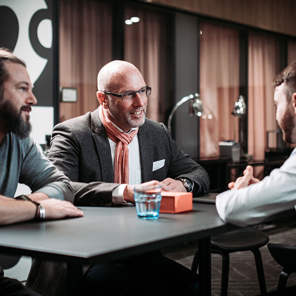 Berater und Trainer Martin Lindhuber tauscht sich zum Thema Projektmanagement aus | Kraus & Partner - Transformation Experts