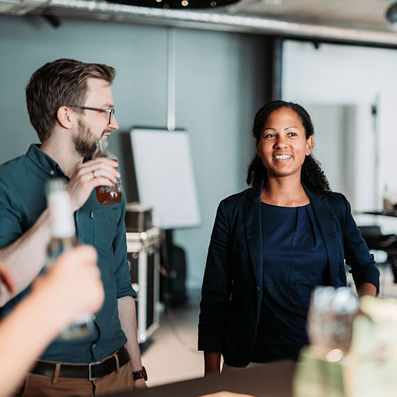 Berater Bastian und Joyce im Kreativworkshop | Kraus & Partner