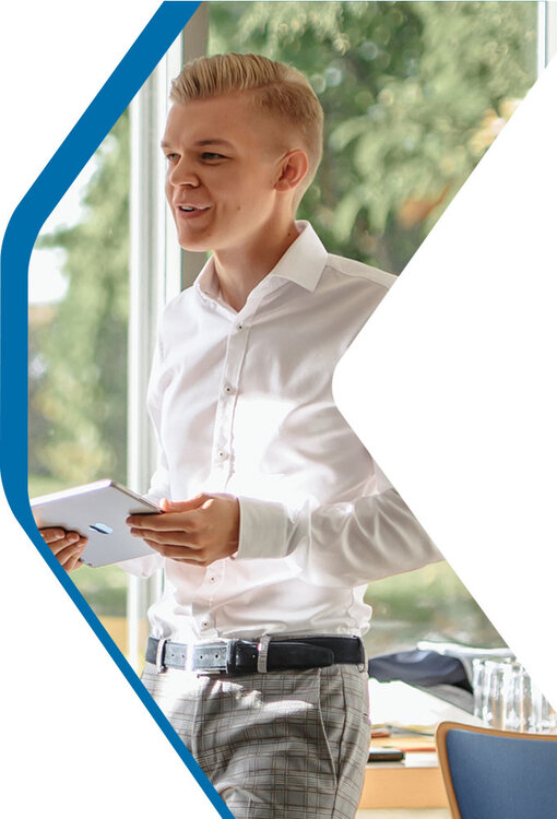 Transformation Experte Jannik moderiert einen Workshop | Kraus & Partner - Transformation Experts