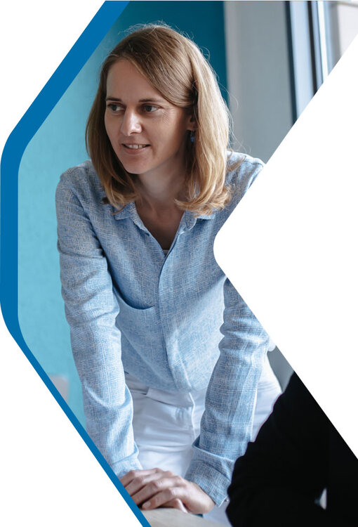 Unsere Beraterin Katharina konzertiert sich auf unser Produkt zur Projektleiterlaufbahn | Kraus & Partner - Transformation Experts