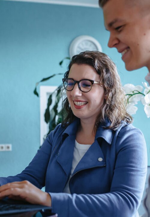 Consultants Caroline und Jannik zum Thema New Learning | Kraus & Partner - Transformation Experts