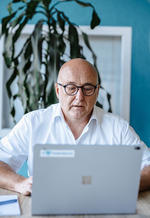 Stefan Bald erstellt gerade ein IDWS6 Gutachten | Kraus & Partner - Transformation Experts